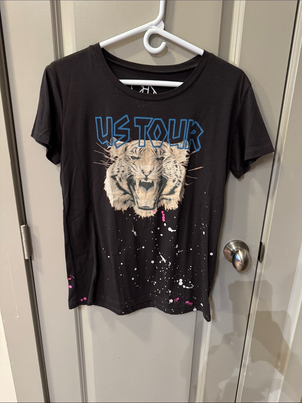 NWOT Chaser Black Tiger US Tour Graphic Tee with Blue and Pink Accents